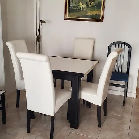 沙滩50m的独立公寓 Apartment